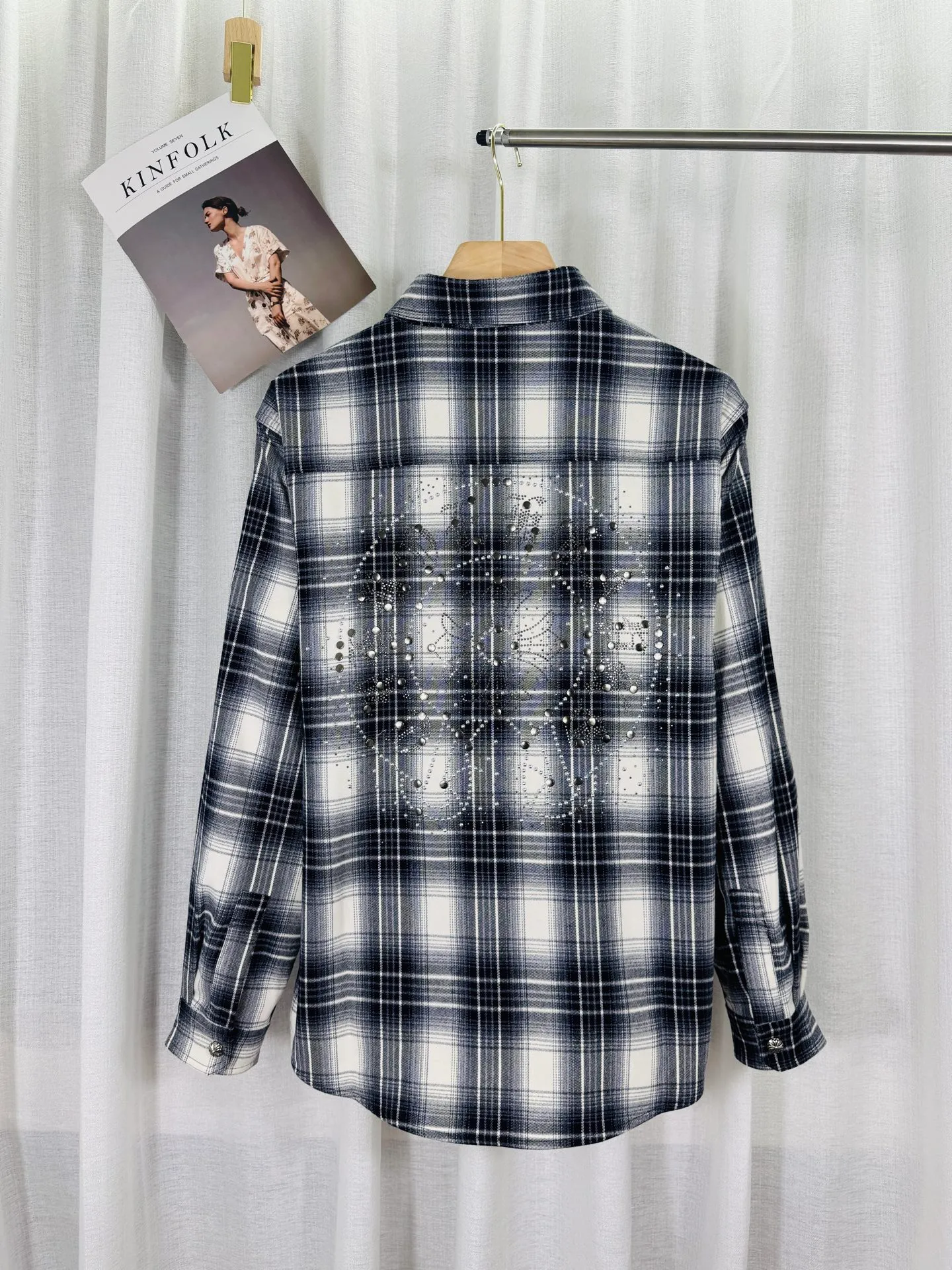 P250 top version, real shot without P, ​​different from market currency) 𝗖𝗵𝗿𝗼𝗺𝗲 𝗛𝗲𝗮𝗿𝘁𝘀/Cro Heart 2025 Diamond Plaid Shirt Accessories: Original model-opening collar label ➕100% silk wash water label. Genuine purchase-grade original hangtag➕matching hanging rope➕3D hanging beads➕original packaging bag. Craftsmanship: The original version has consistent wiring! The highest version of the armhole matching technique! Color: Red Black Size: S M L XL Style No.: 8002